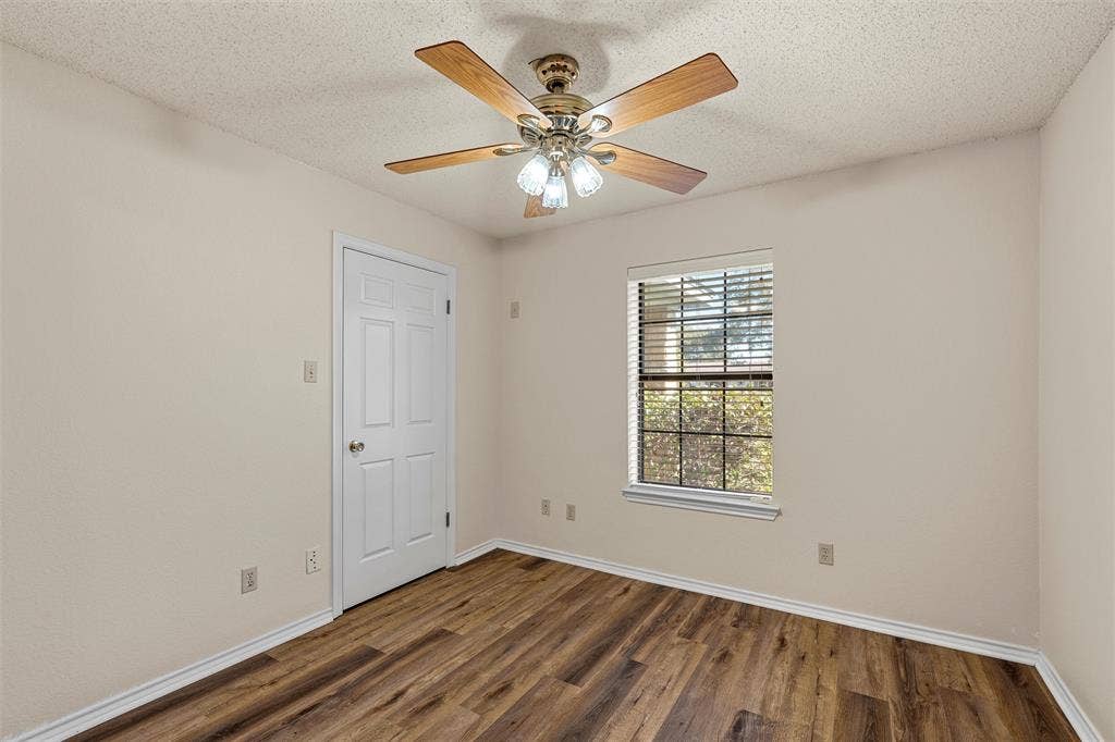 712 Beard Avenue, Robinson, TX 76706