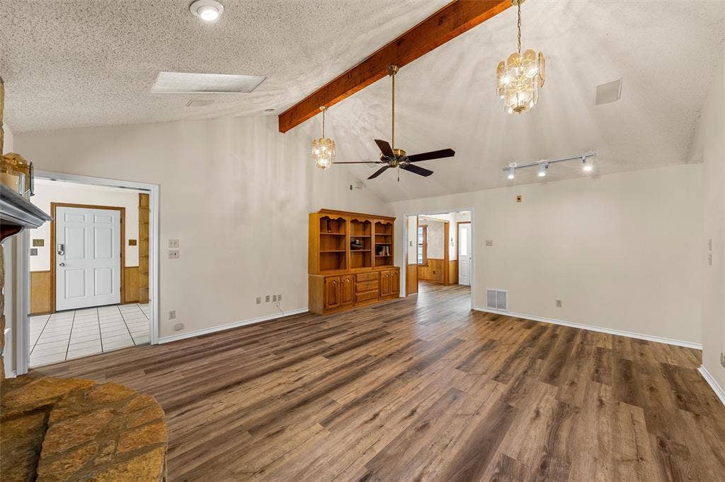 712 Beard Avenue, Robinson, TX 76706