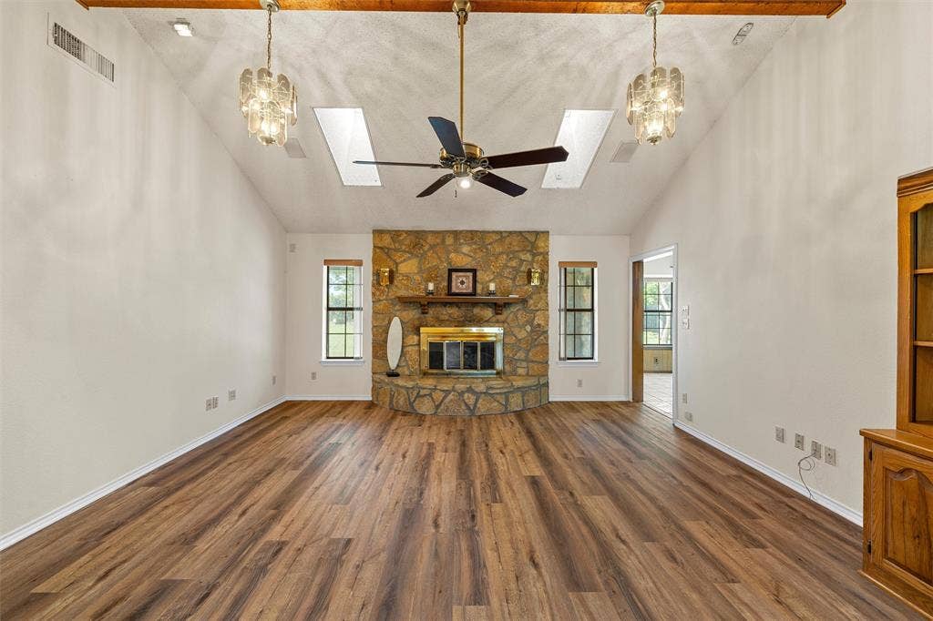 712 Beard Avenue, Robinson, TX 76706