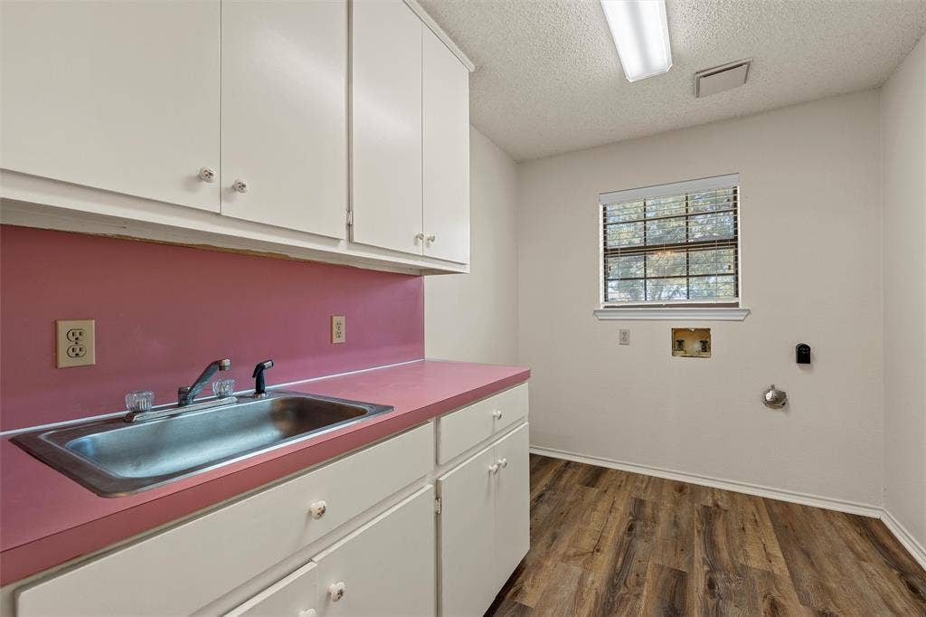 712 Beard Avenue, Robinson, TX 76706