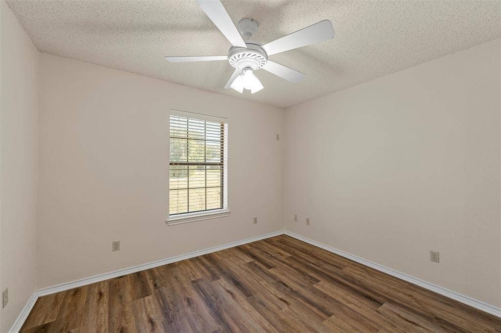 712 Beard Avenue, Robinson, TX 76706