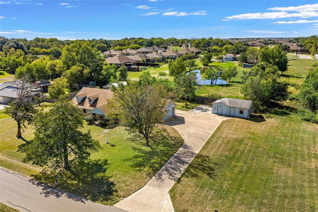 712 Beard Avenue, Robinson, TX 76706