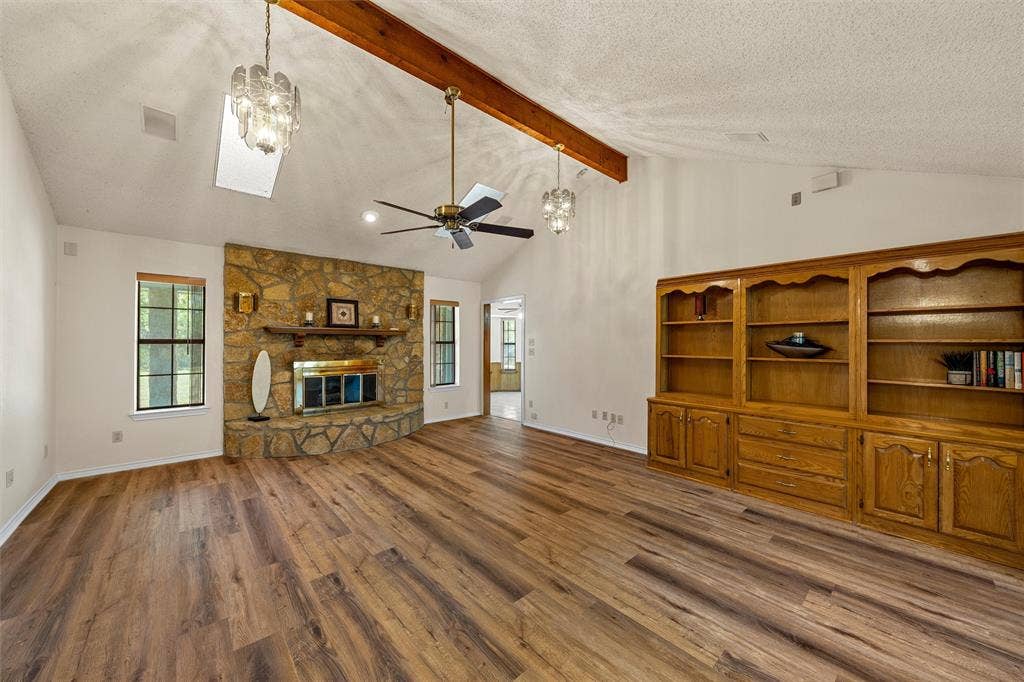 712 Beard Avenue, Robinson, TX 76706