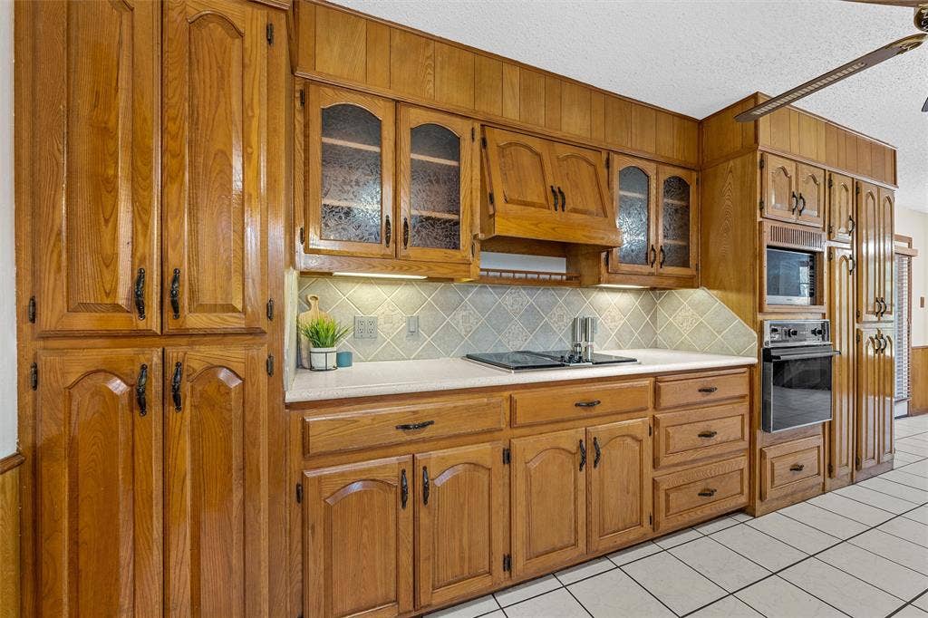 712 Beard Avenue, Robinson, TX 76706