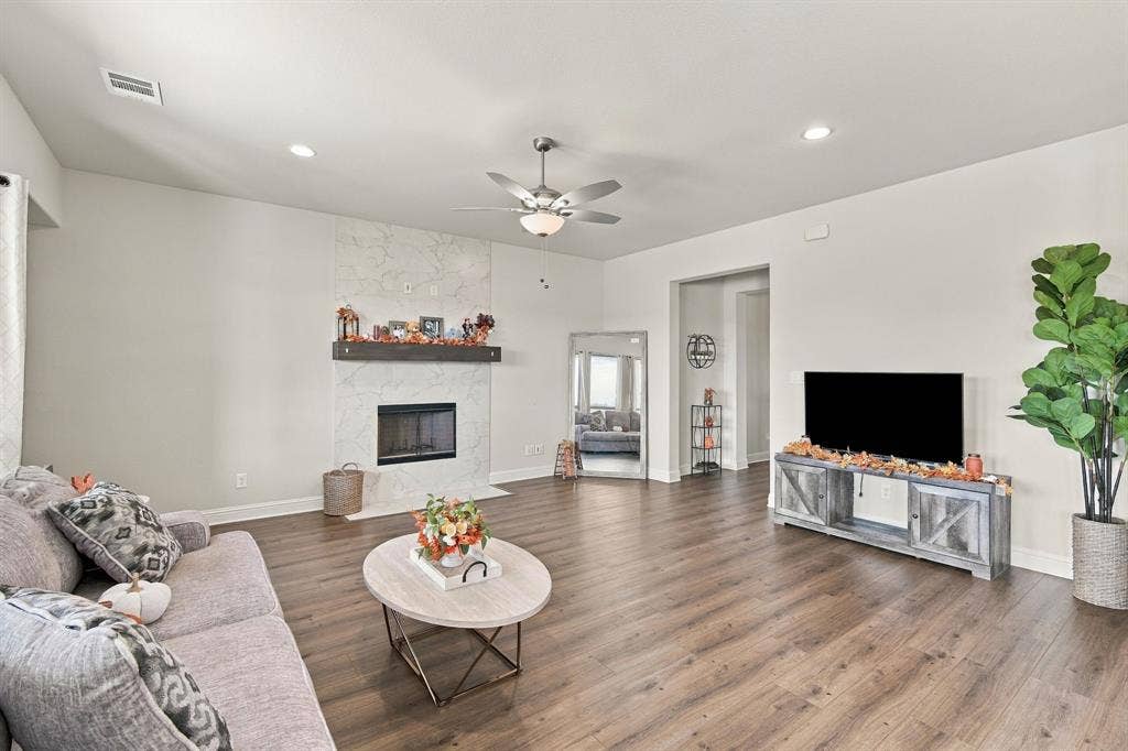 4417 Biscayne Drive, Midlothian, TX 76065 4417 Biscayne Drive, Midlothian, TX 76065