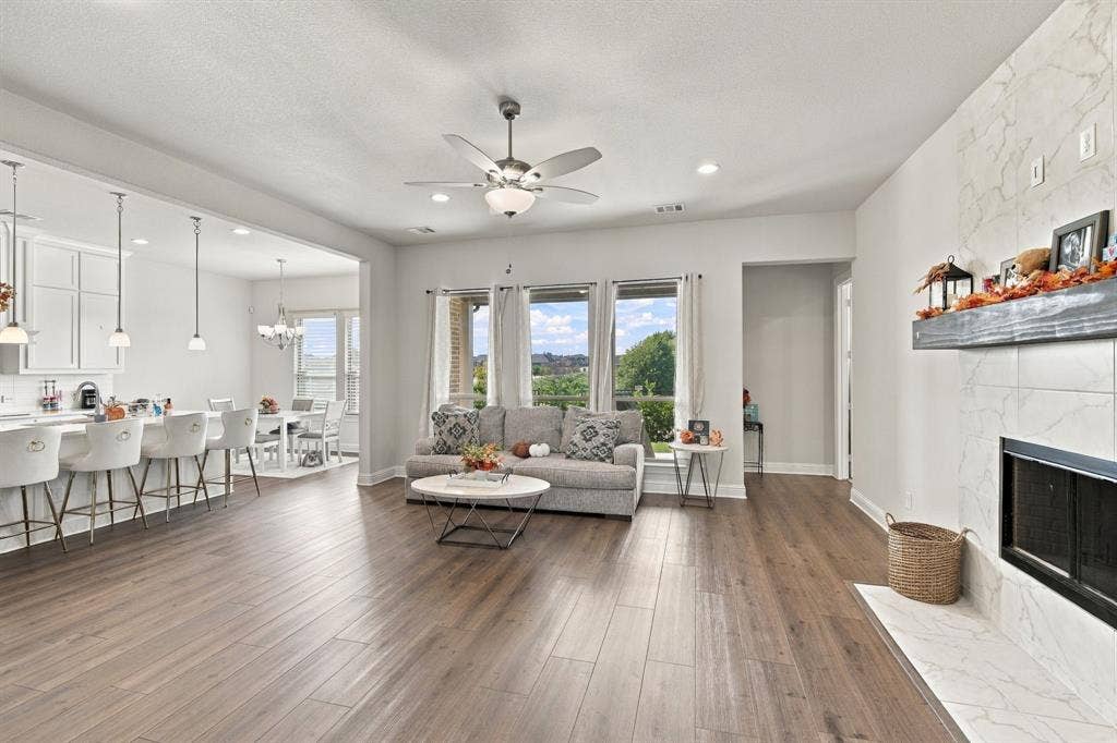 4417 Biscayne Drive, Midlothian, TX 76065 4417 Biscayne Drive, Midlothian, TX 76065
