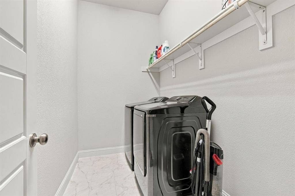 4417 Biscayne Drive, Midlothian, TX 76065 4417 Biscayne Drive, Midlothian, TX 76065