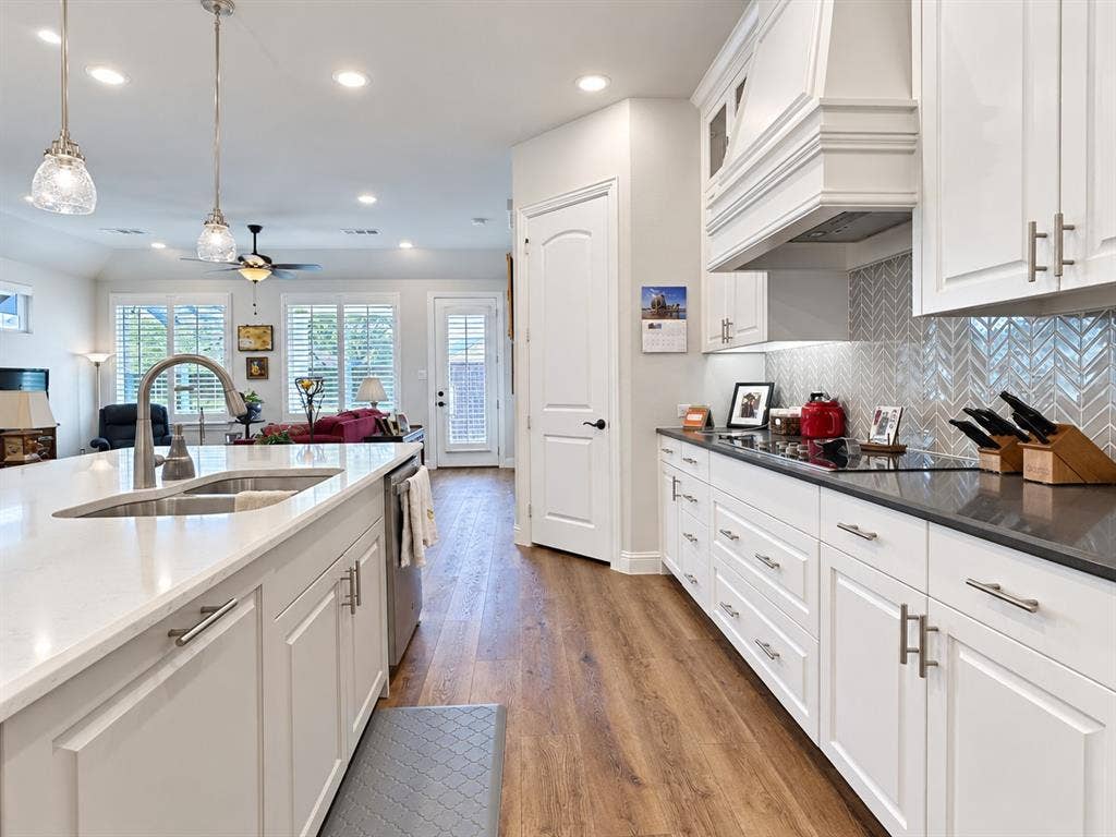 3917 Dubois Drive, Plano, TX 75093 3917 Dubois Drive, Plano, TX 75093