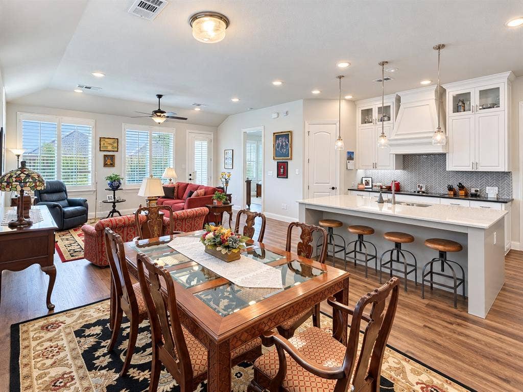 3917 Dubois Drive, Plano, TX 75093 3917 Dubois Drive, Plano, TX 75093