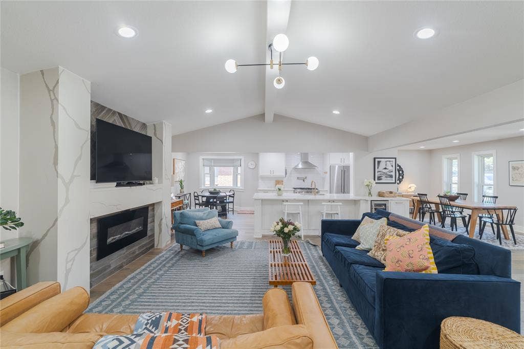 6112 E Lovers Lane, Dallas, TX 75214 6112 E Lovers Lane, Dallas, TX 75214