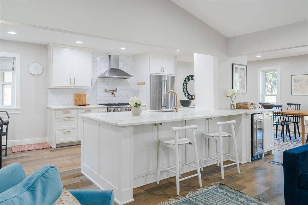 6112 E Lovers Lane, Dallas, TX 75214 6112 E Lovers Lane, Dallas, TX 75214