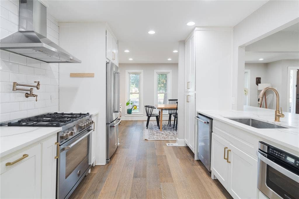 6112 E Lovers Lane, Dallas, TX 75214 6112 E Lovers Lane, Dallas, TX 75214