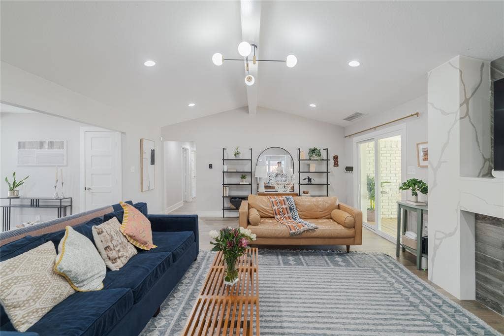 6112 E Lovers Lane, Dallas, TX 75214 6112 E Lovers Lane, Dallas, TX 75214