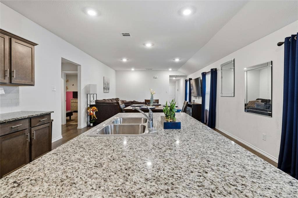 2204 Nightgrove Circle, Crandall, TX 75114