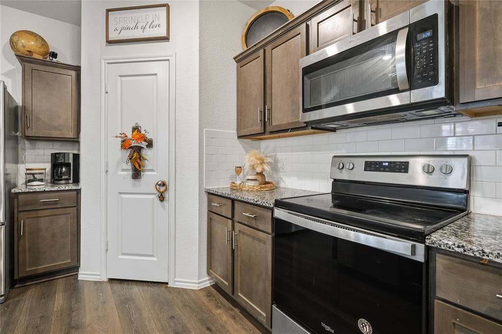 2204 Nightgrove Circle, Crandall, TX 75114