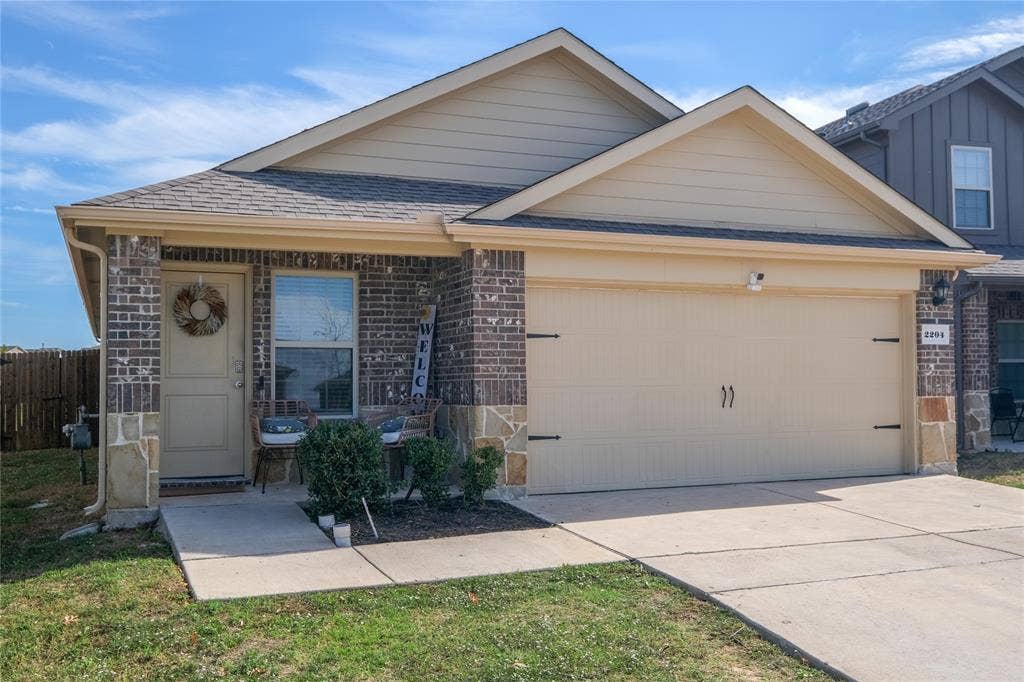 2204 Nightgrove Circle, Crandall, TX 75114