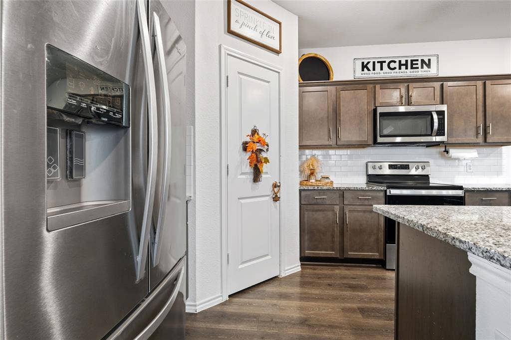 2204 Nightgrove Circle, Crandall, TX 75114