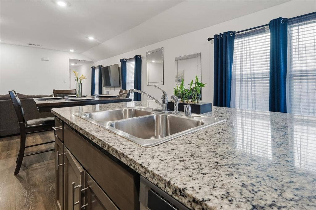 2204 Nightgrove Circle, Crandall, TX 75114