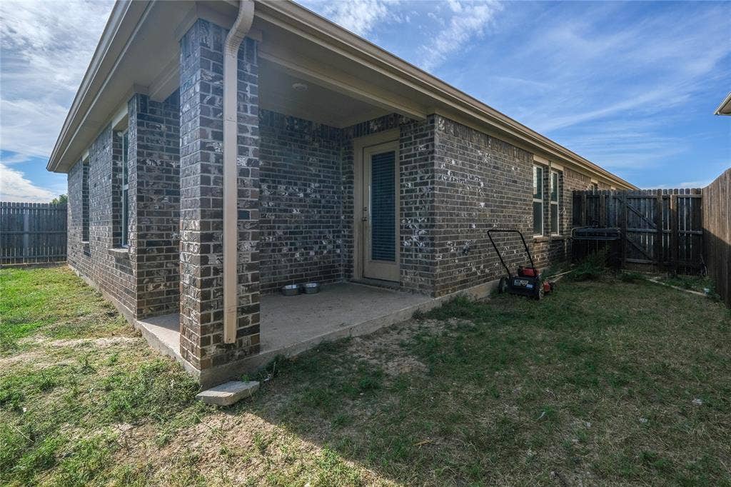 2204 Nightgrove Circle, Crandall, TX 75114