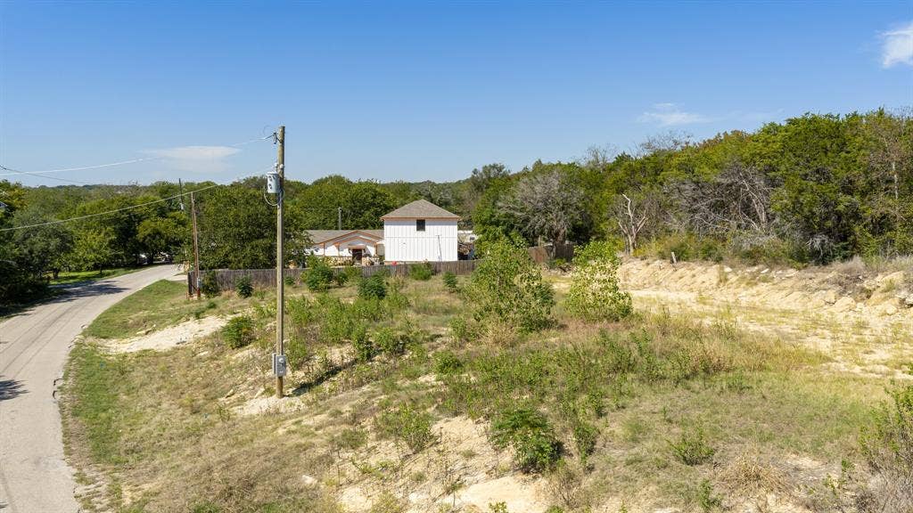 1218 Pawnee Trail, Granbury, TX 76048