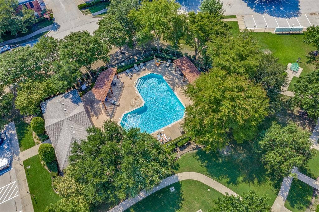 4136 Kyndra Circle, Richardson, TX 75082 Community Pool