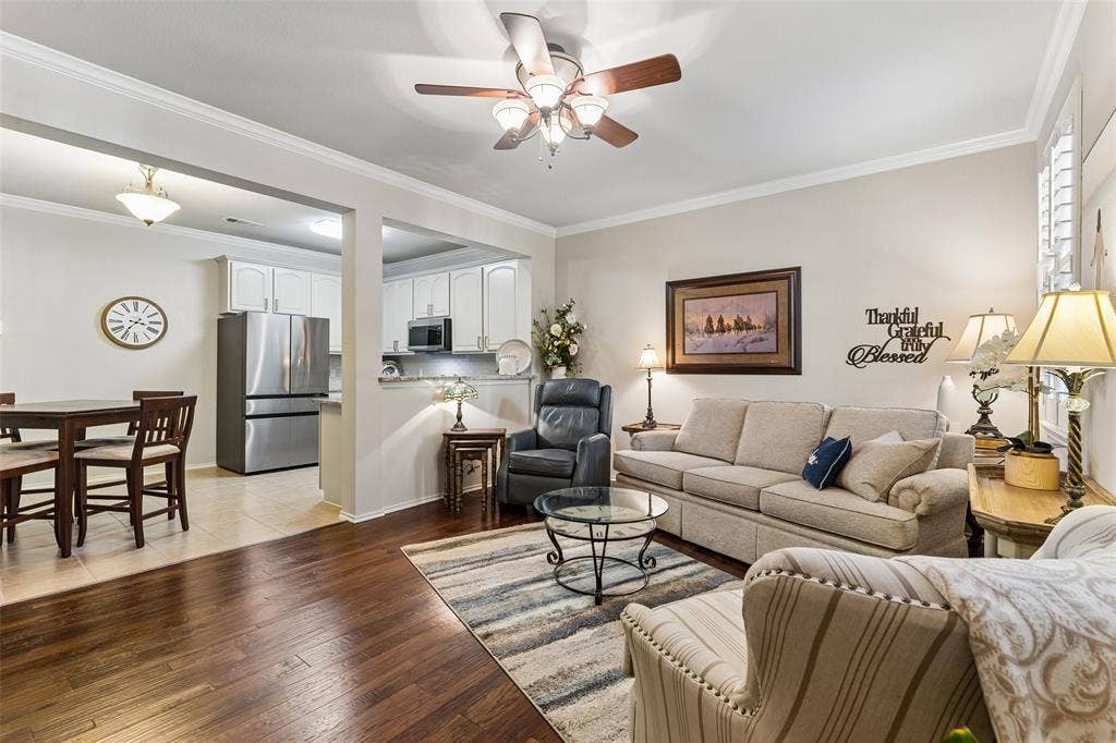 4136 Kyndra Circle, Richardson, TX 75082 Nice bright open floor plan