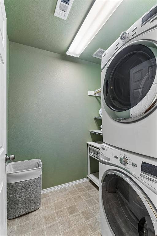 4136 Kyndra Circle, Richardson, TX 75082 Upstairs Laundry Room