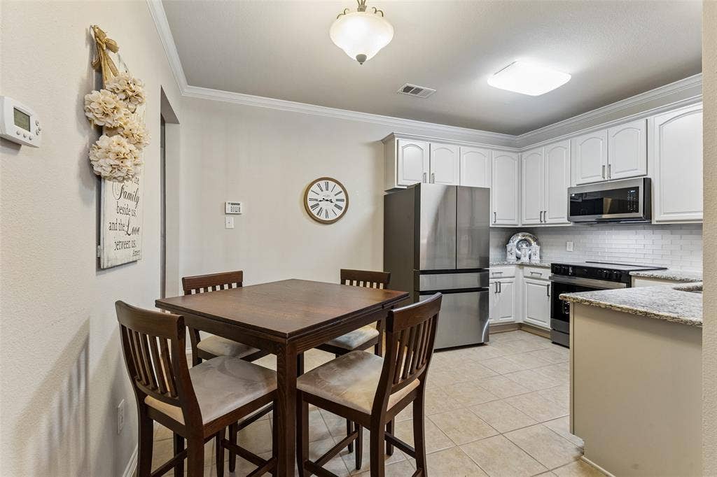 4136 Kyndra Circle, Richardson, TX 75082 Breakfast area