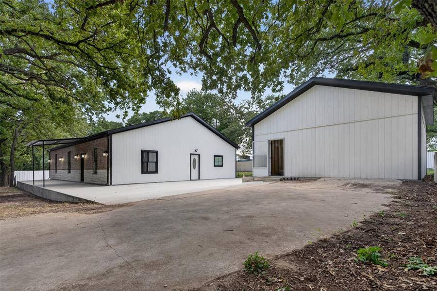 Property photo for 180 Garnet Road, Springtown, TX
