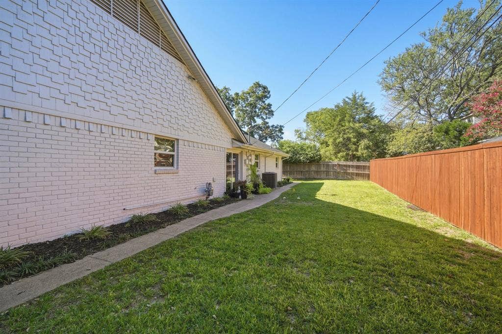 301 N Preston Street, Ennis, TX 75119 301 N Preston Street, Ennis, TX 75119