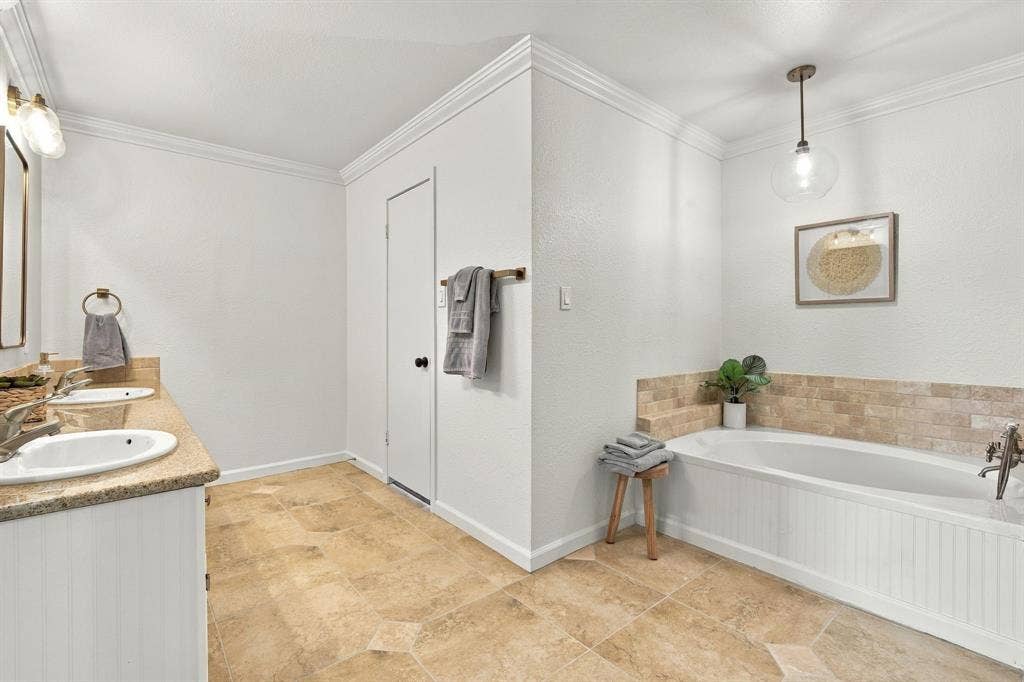 301 N Preston Street, Ennis, TX 75119 301 N Preston Street, Ennis, TX 75119