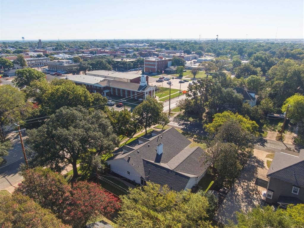 301 N Preston Street, Ennis, TX 75119 301 N Preston Street, Ennis, TX 75119