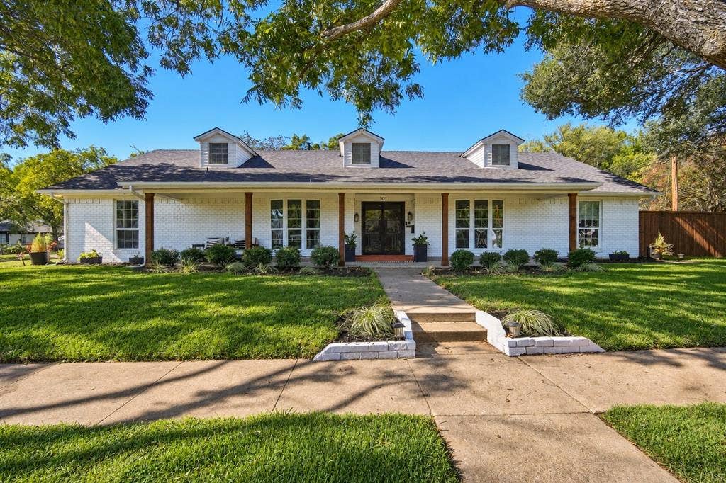 301 N Preston Street, Ennis, TX 75119 301 N Preston Street, Ennis, TX 75119