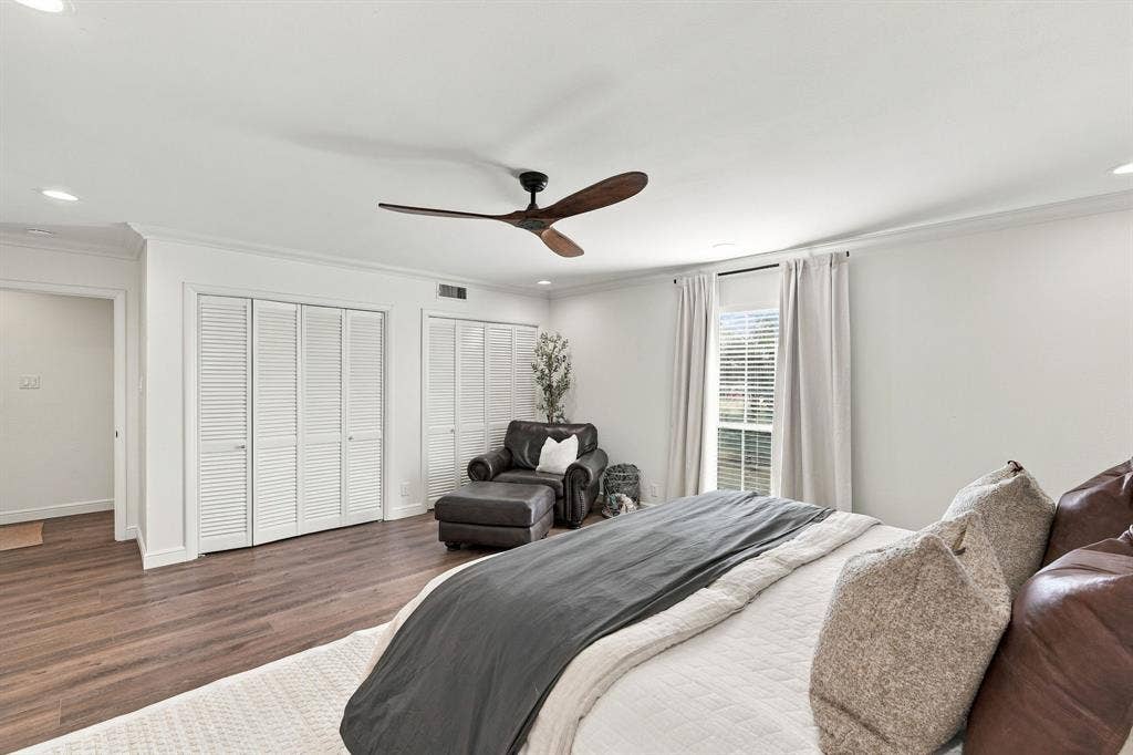 301 N Preston Street, Ennis, TX 75119 301 N Preston Street, Ennis, TX 75119