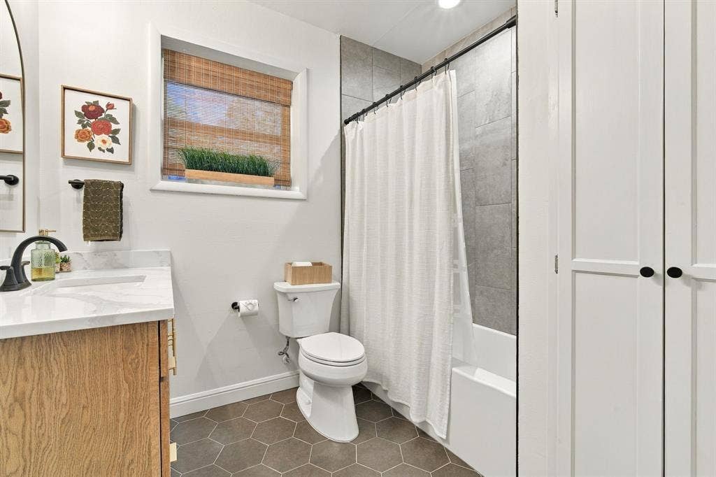 301 N Preston Street, Ennis, TX 75119 301 N Preston Street, Ennis, TX 75119