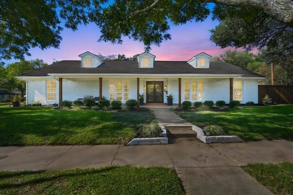 301 N Preston Street, Ennis, TX 75119 301 N Preston Street, Ennis, TX 75119