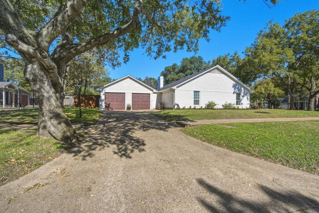 301 N Preston Street, Ennis, TX 75119 301 N Preston Street, Ennis, TX 75119