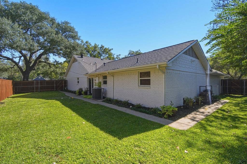 301 N Preston Street, Ennis, TX 75119 301 N Preston Street, Ennis, TX 75119