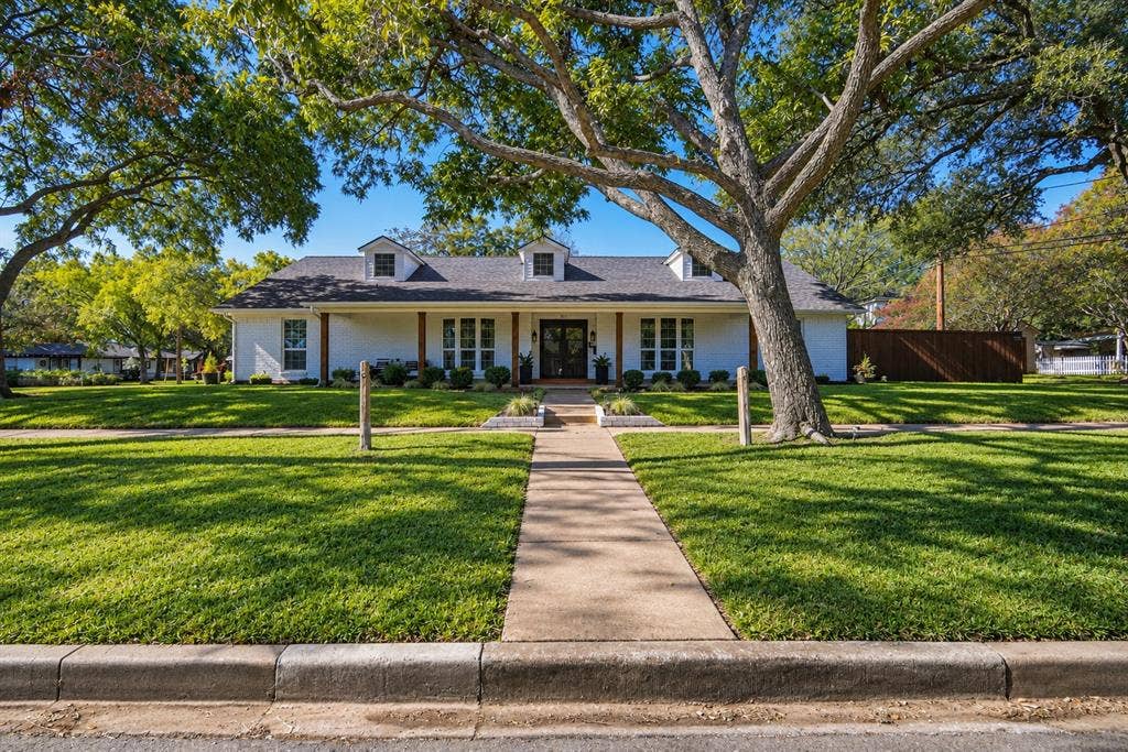301 N Preston Street, Ennis, TX 75119 301 N Preston Street, Ennis, TX 75119