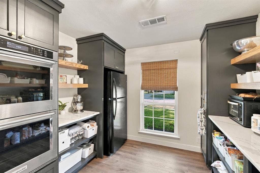 301 N Preston Street, Ennis, TX 75119 301 N Preston Street, Ennis, TX 75119