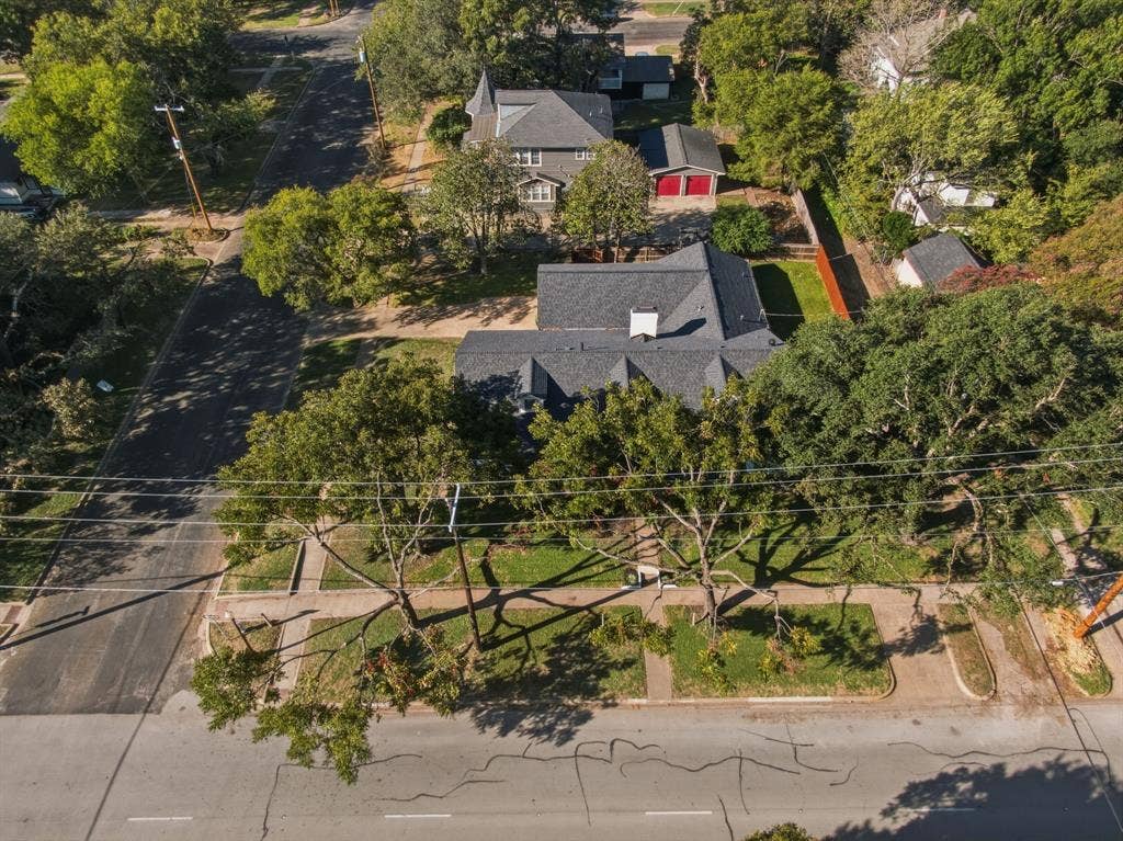 301 N Preston Street, Ennis, TX 75119 301 N Preston Street, Ennis, TX 75119