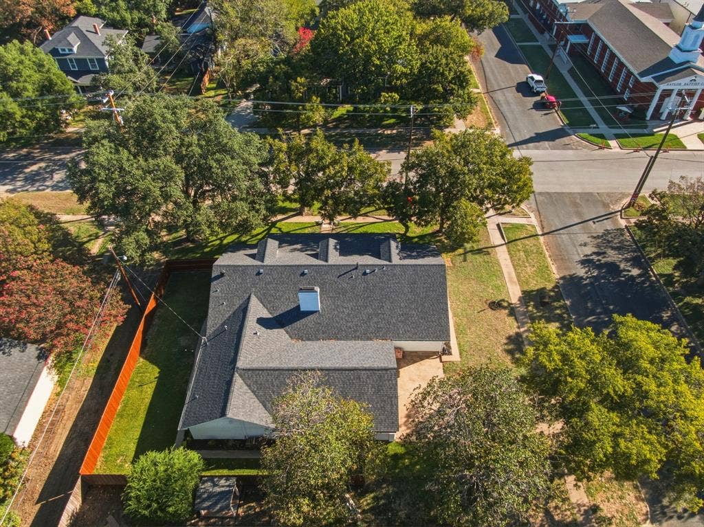 301 N Preston Street, Ennis, TX 75119 301 N Preston Street, Ennis, TX 75119