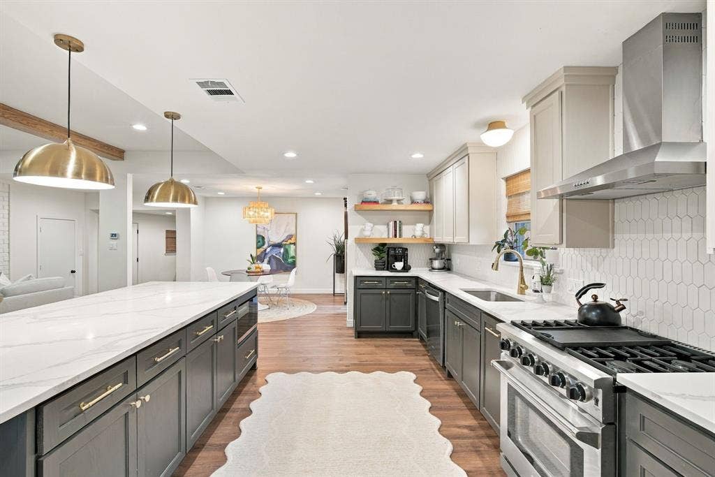 301 N Preston Street, Ennis, TX 75119 301 N Preston Street, Ennis, TX 75119