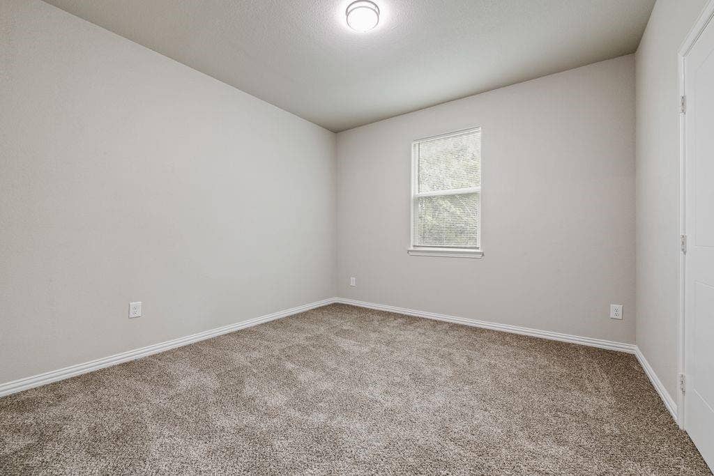 5612 Black Pine Circle, Granbury, TX 76048