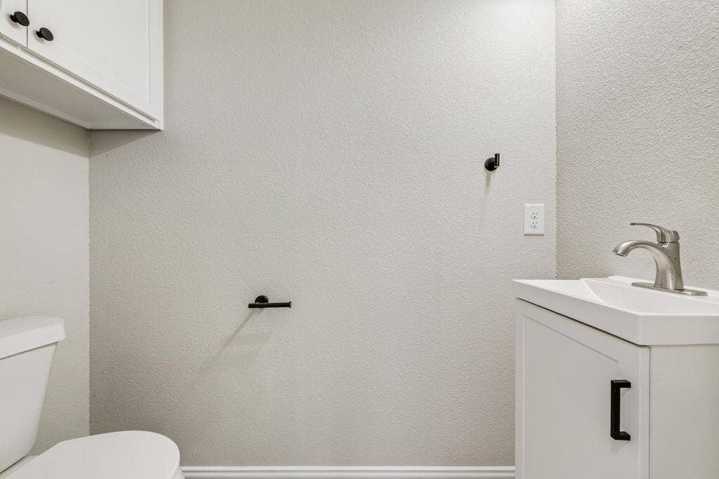 5612 Black Pine Circle, Granbury, TX 76048