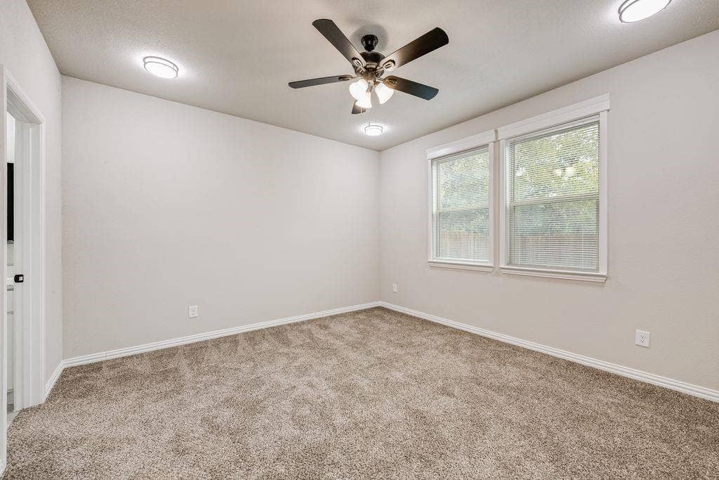 5612 Black Pine Circle, Granbury, TX 76048