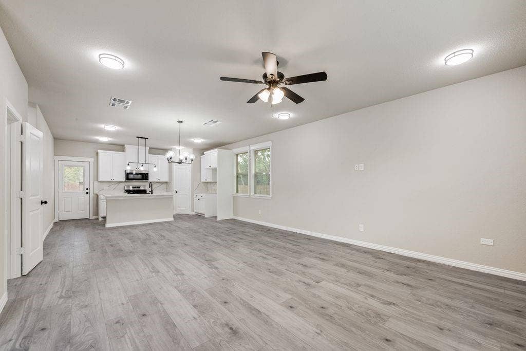 5612 Black Pine Circle, Granbury, TX 76048