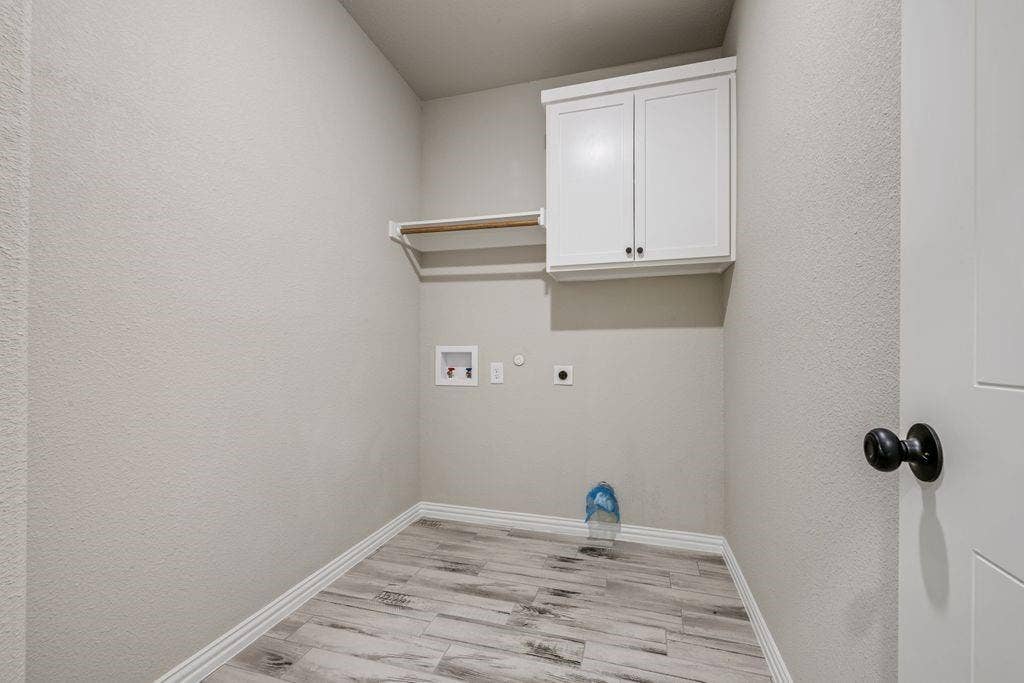 5612 Black Pine Circle, Granbury, TX 76048
