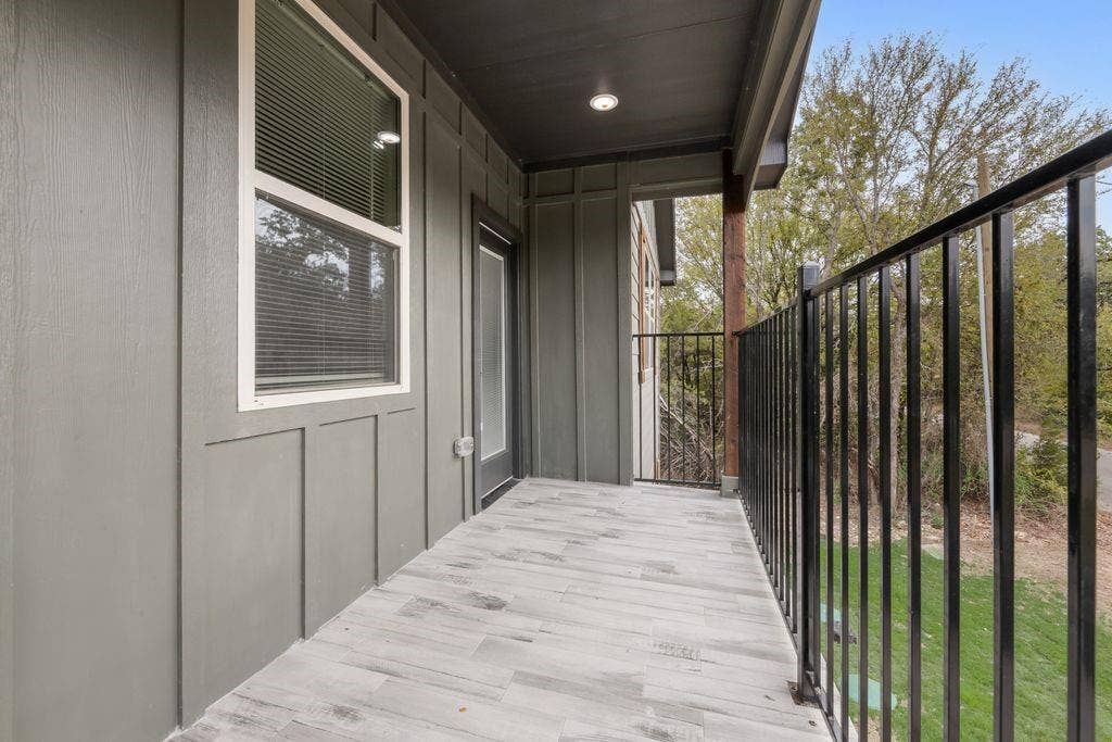 5612 Black Pine Circle, Granbury, TX 76048