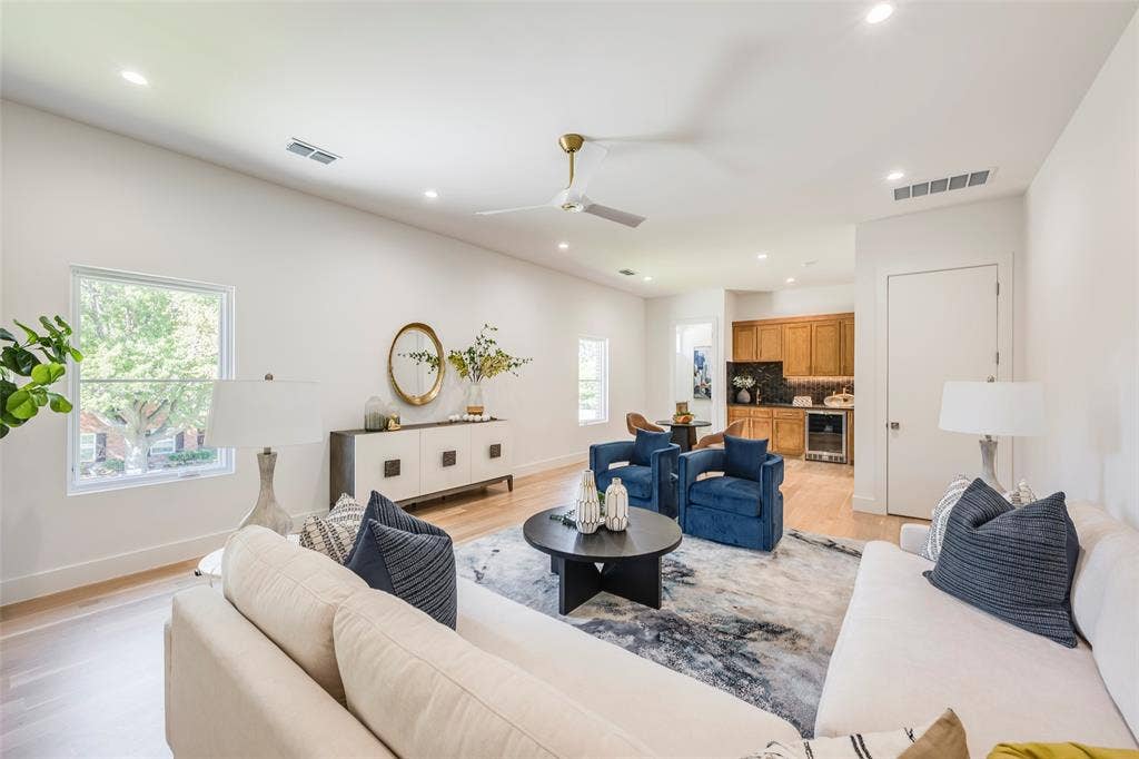2nd floor family room with wet bar and attached powder bath- great for entertaining!